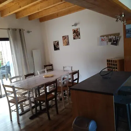 Maison Familiale Au Centre De